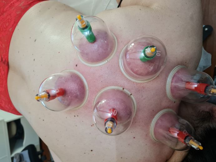 En naturlig vej til afgiftning og smertelindring i rolige omgivelser.